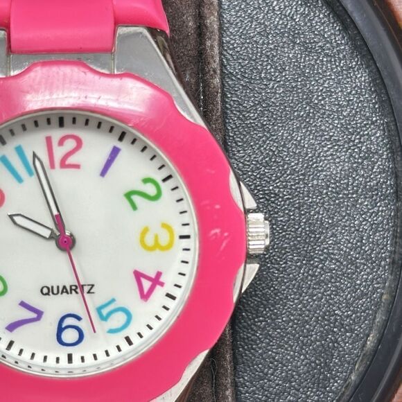Nice pink watch - Picture 2 of 2